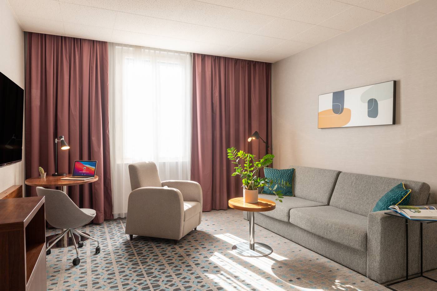 Crowne-Plaza-Paris-Republique-Room-12