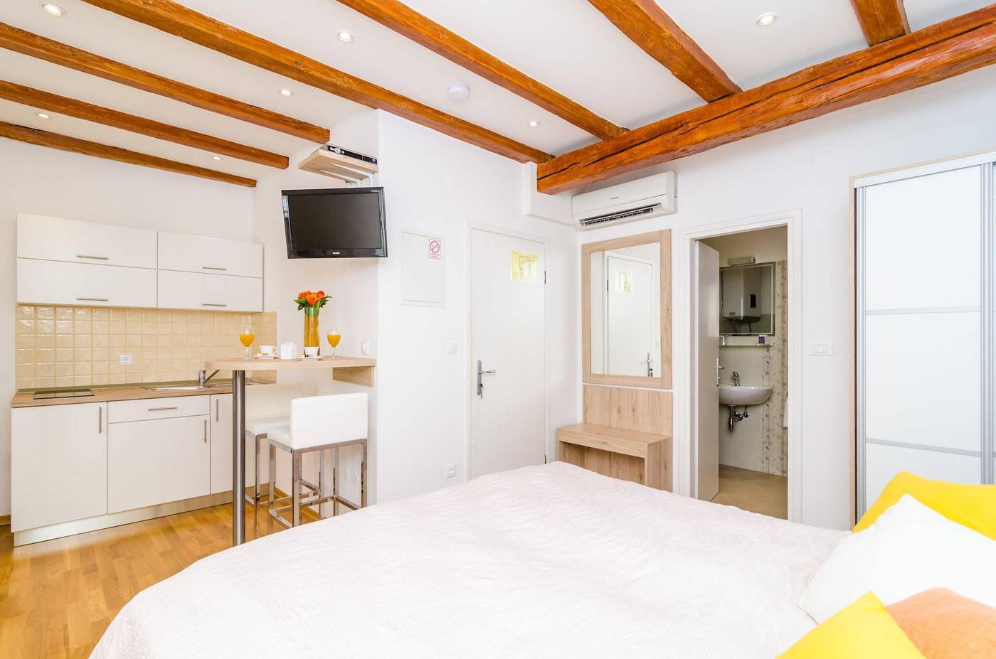 Apartments-Raic-Room-18