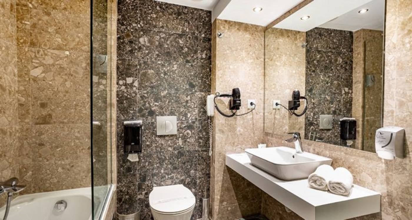 Akti-Imperial-Deluxe-Resort---Spa-Dolce-by-Wyndham-Room-32