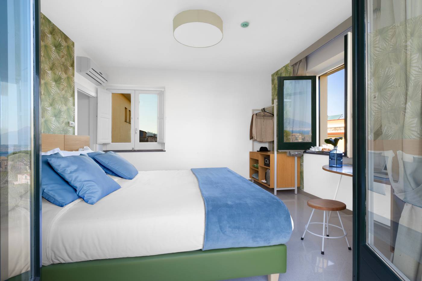 Unconventional-Sorrento-Coast-Room-17