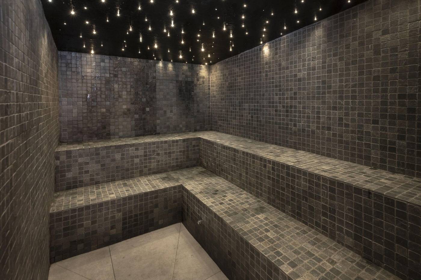 Hotel-Caprici-Sports-and-Entertainment-55