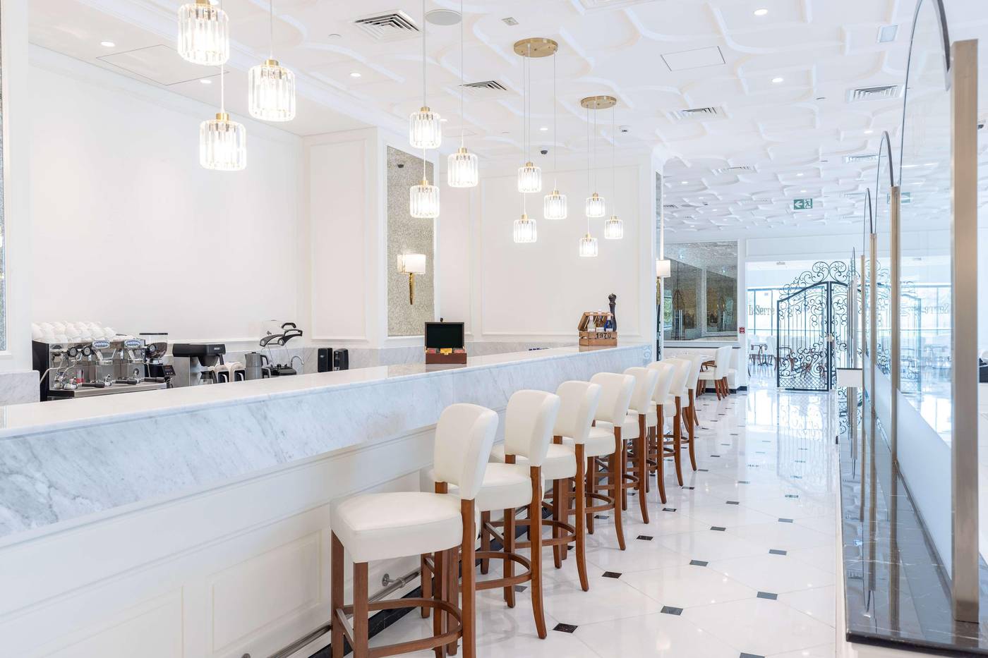 DoubleTree-by-Hilton-Doha-Downtown-Bar-11