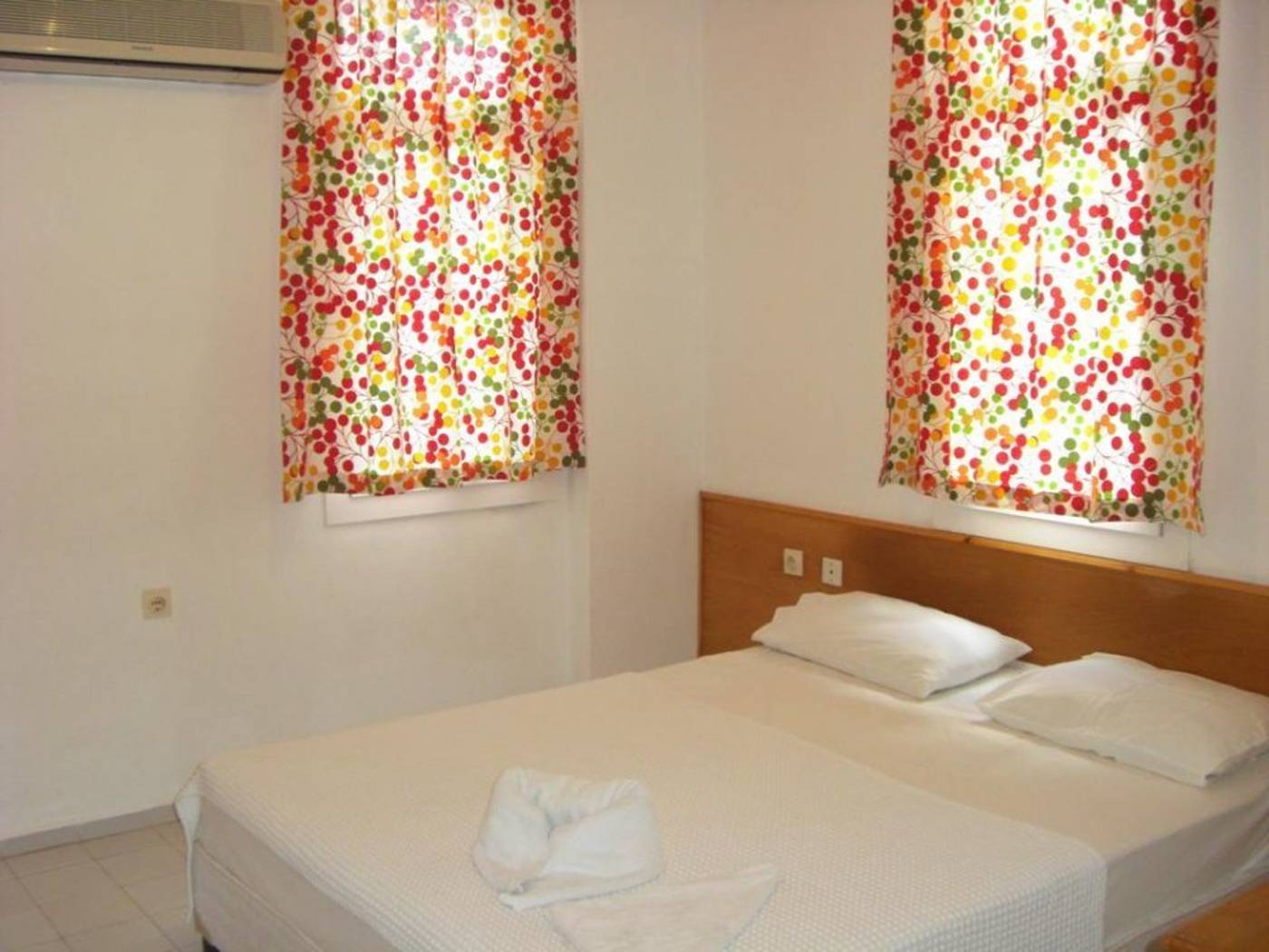 Tolan-Apartments-Room-19