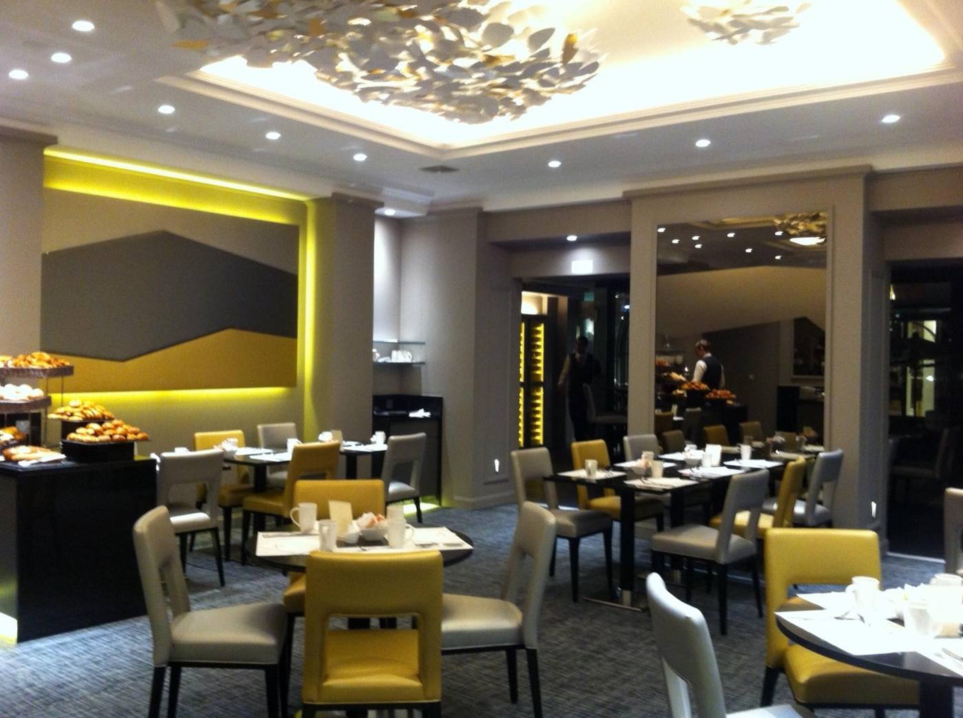 California-Paris-Champs-Elys----es-Restaurant-43