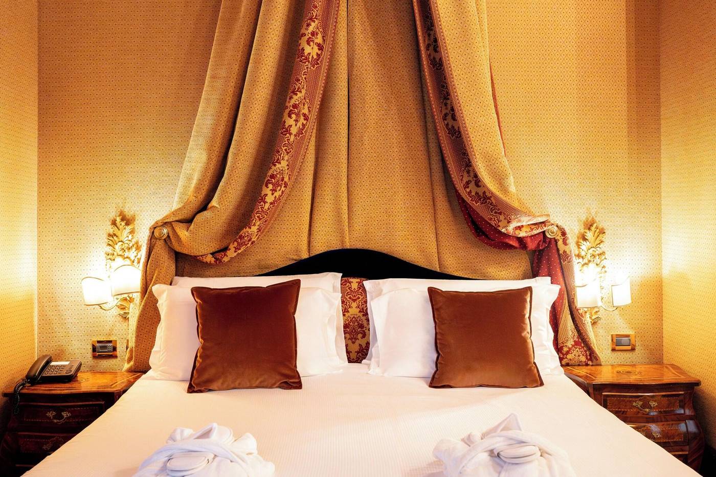 Al-Ponte-Dei-Sospiri-Junior-Suites-Room-24