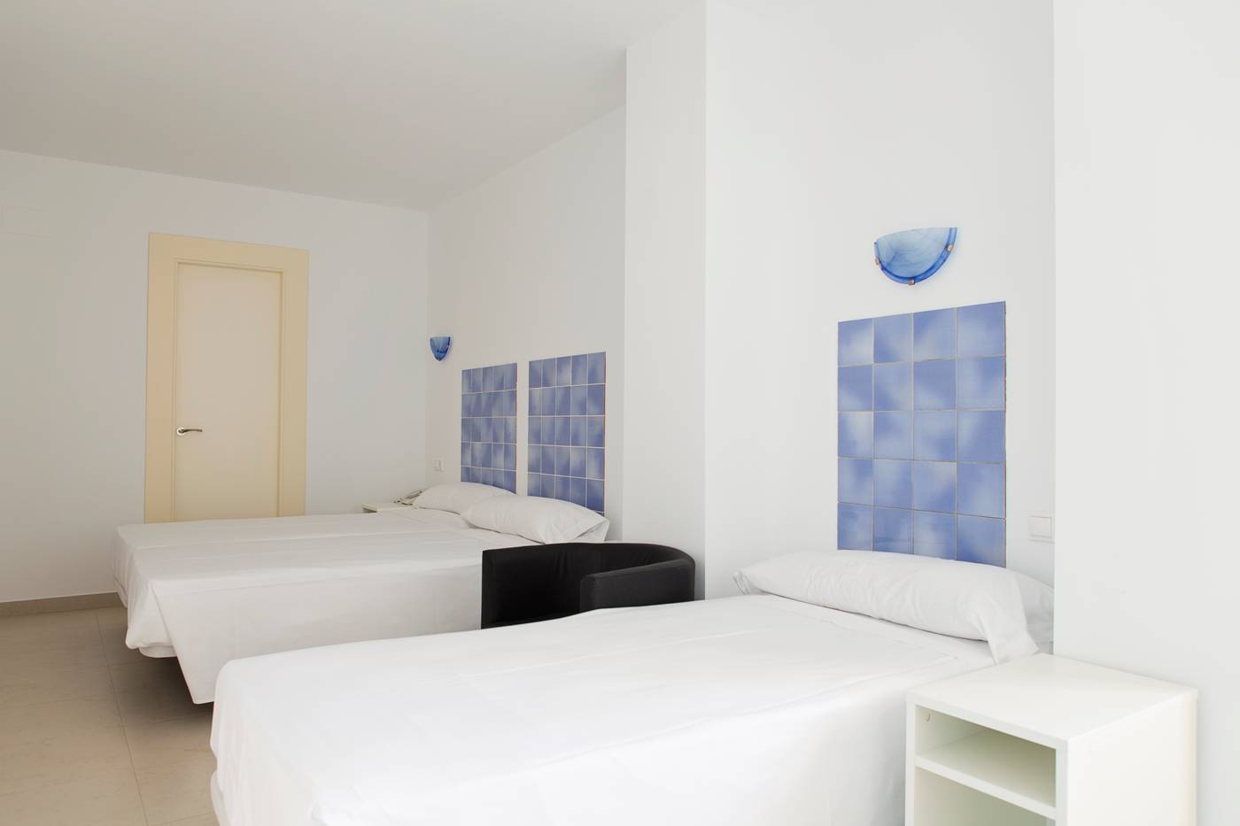 Malaga-Hotel-Eliseos-Room-14