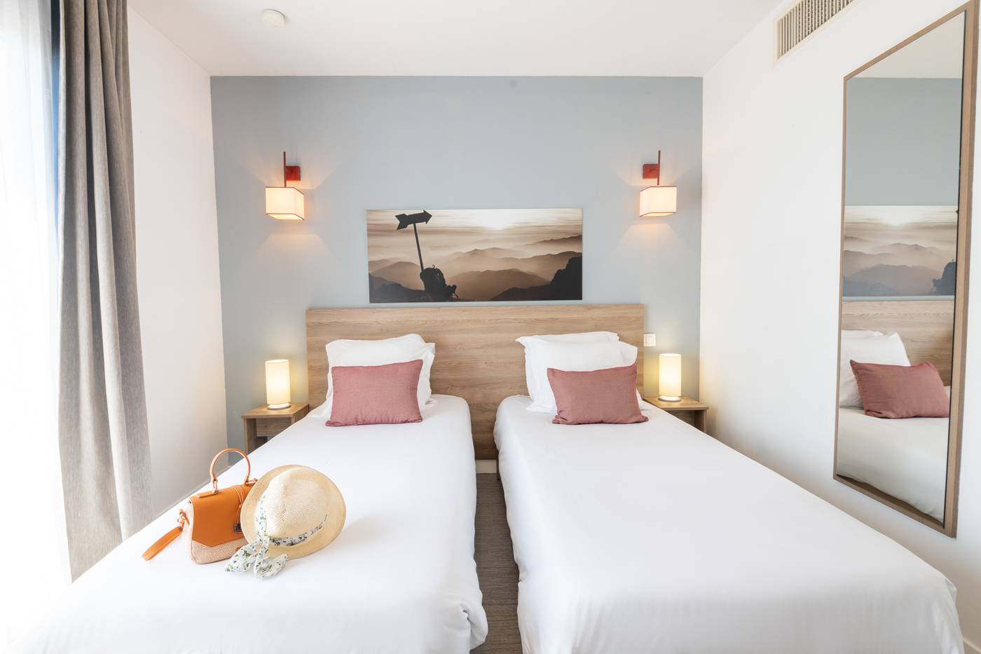 Comfort-Suites-Cannes-Mandelieu-Room-24
