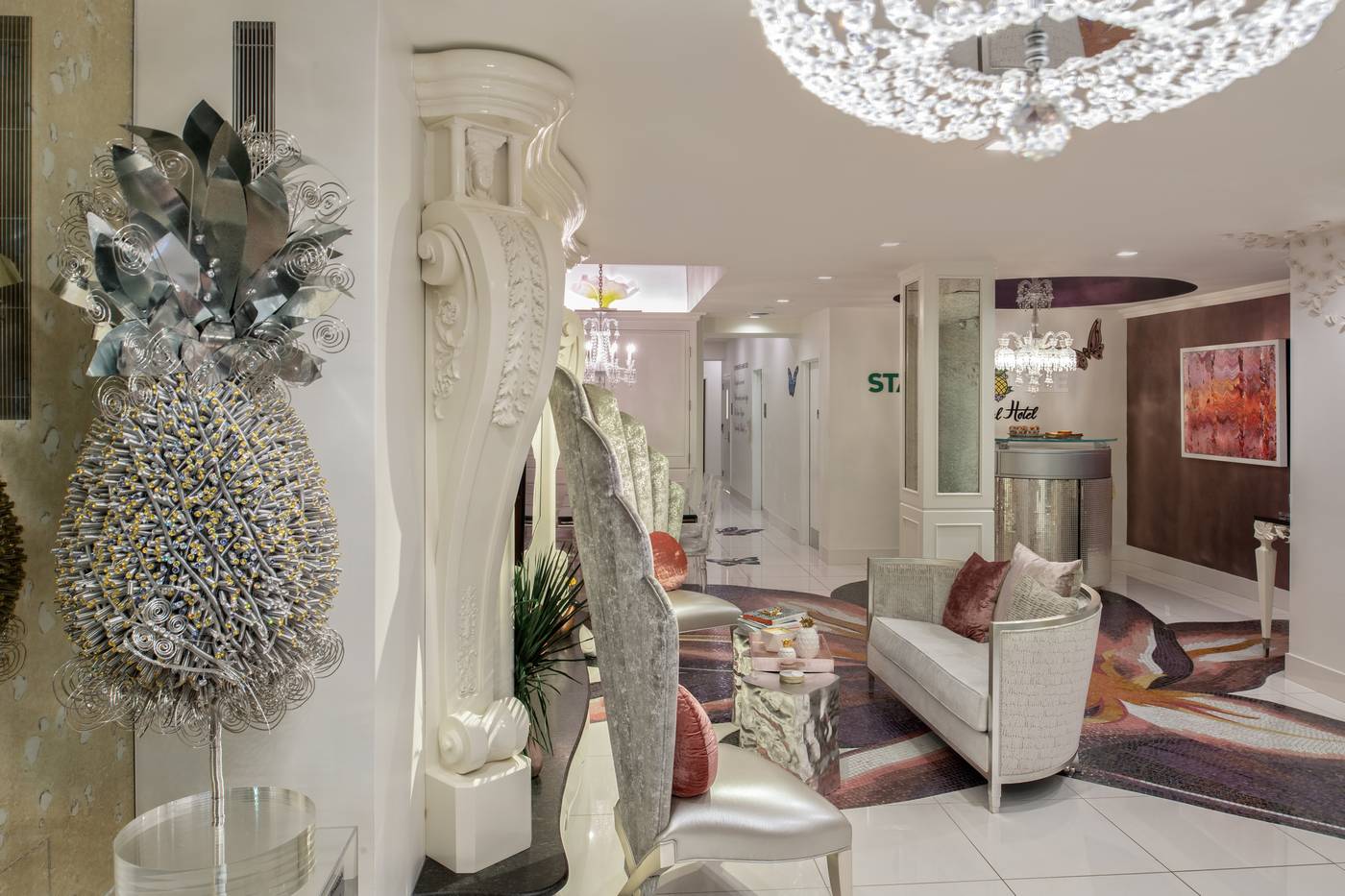 Staypineapple--An-Artful-Hotel--Midtown-New-York-Lobby-1