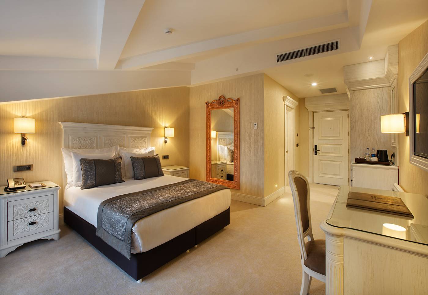 Ottomans-Life-Hotel-Deluxe-Room-5