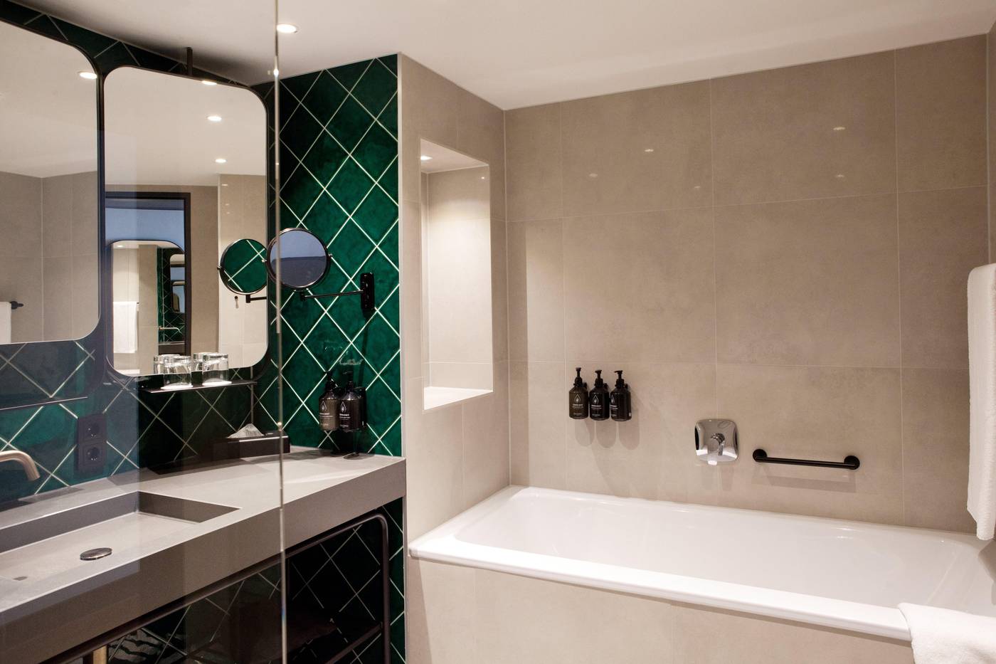 Hotel-Indigo-Berlin---East-Side-Gallery-Room-36