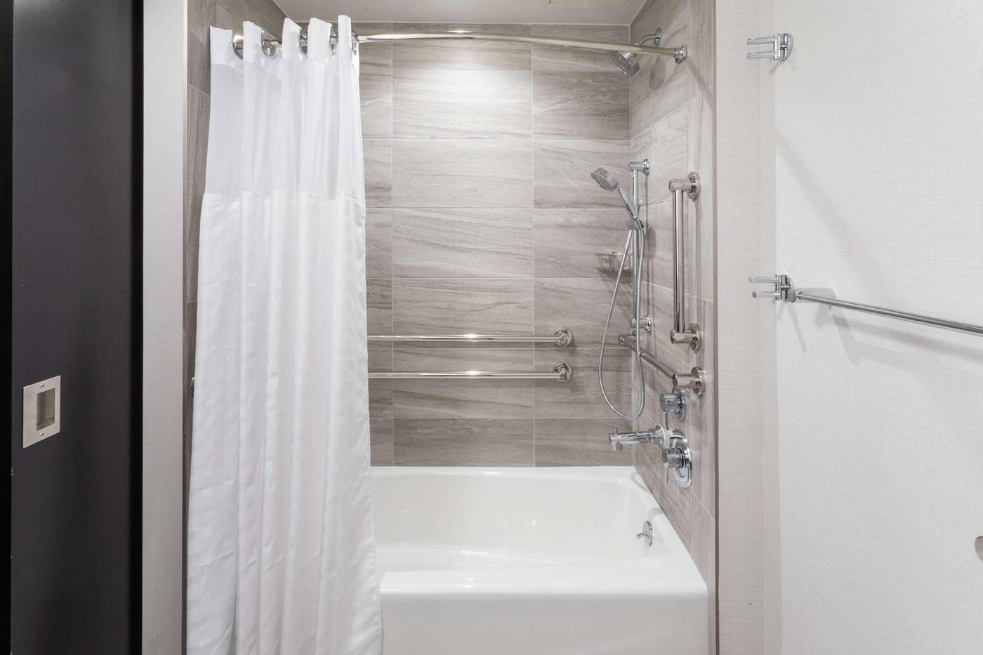 DoubleTree-by-Hilton-New-York-Times-Square-South-Room-20