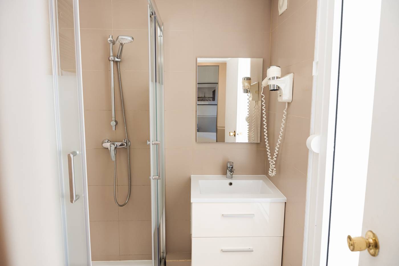 Hotel-Eiffel-Segur-Room-29