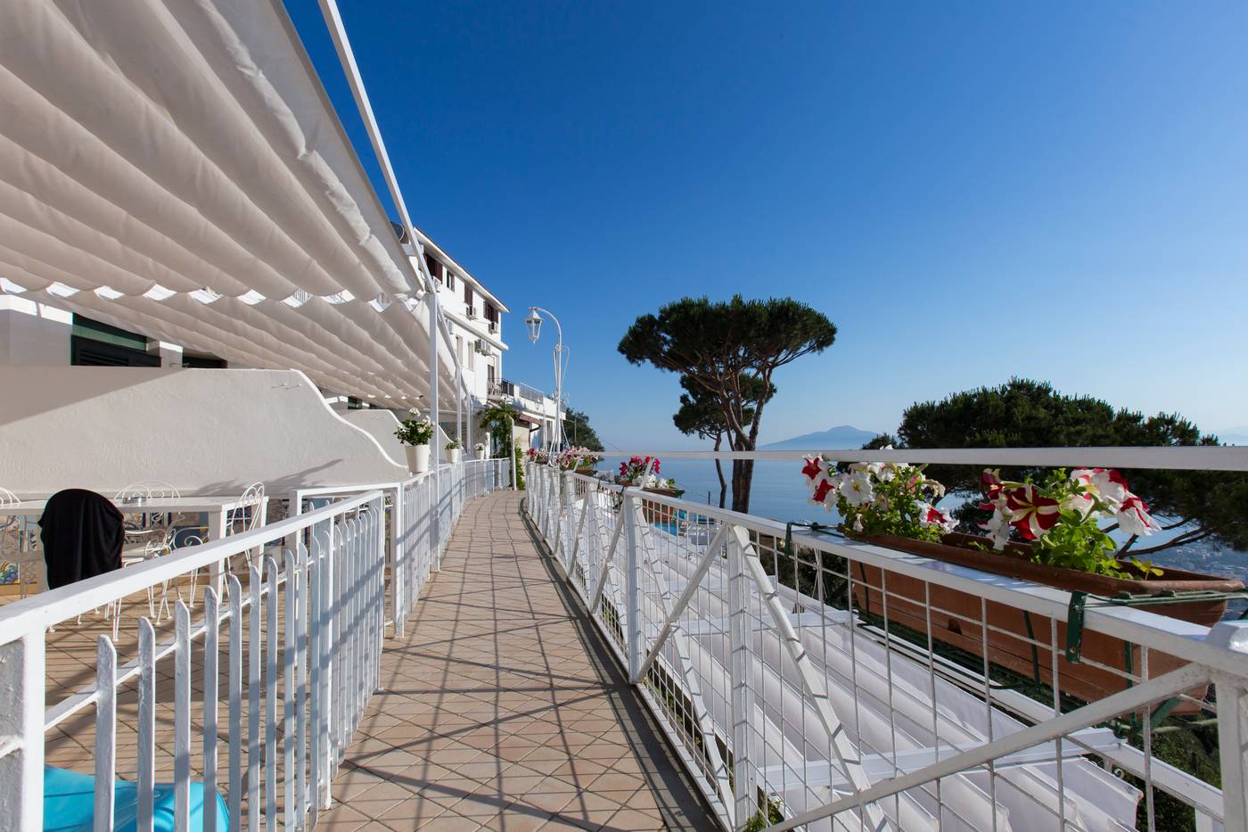 Le-Terrazze-Hotel-Residence-Room-10