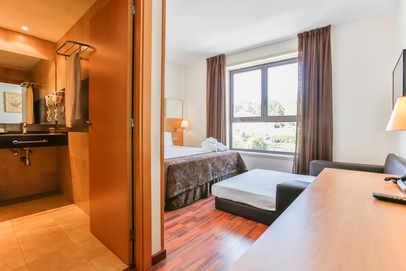 Desitges-Room-22