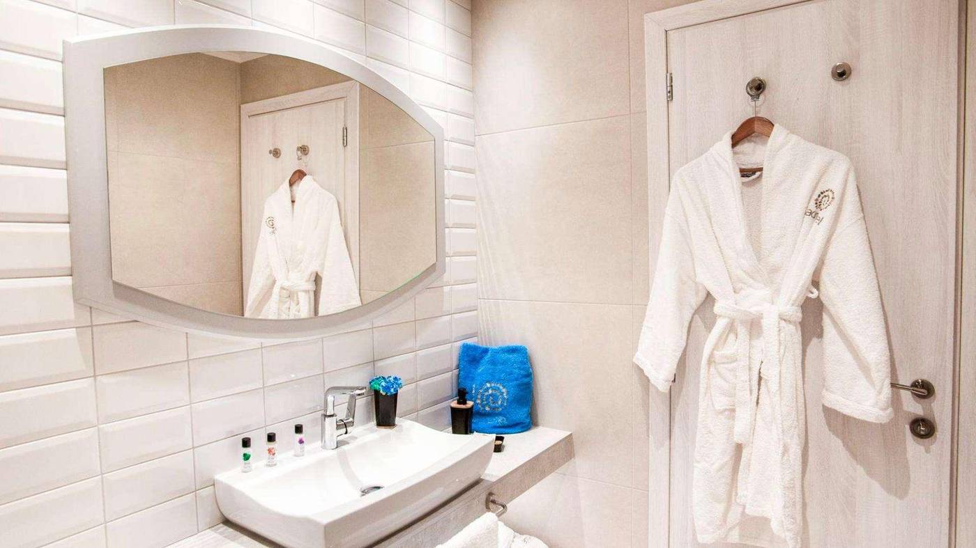 Lily-Ann-Village-Room-63