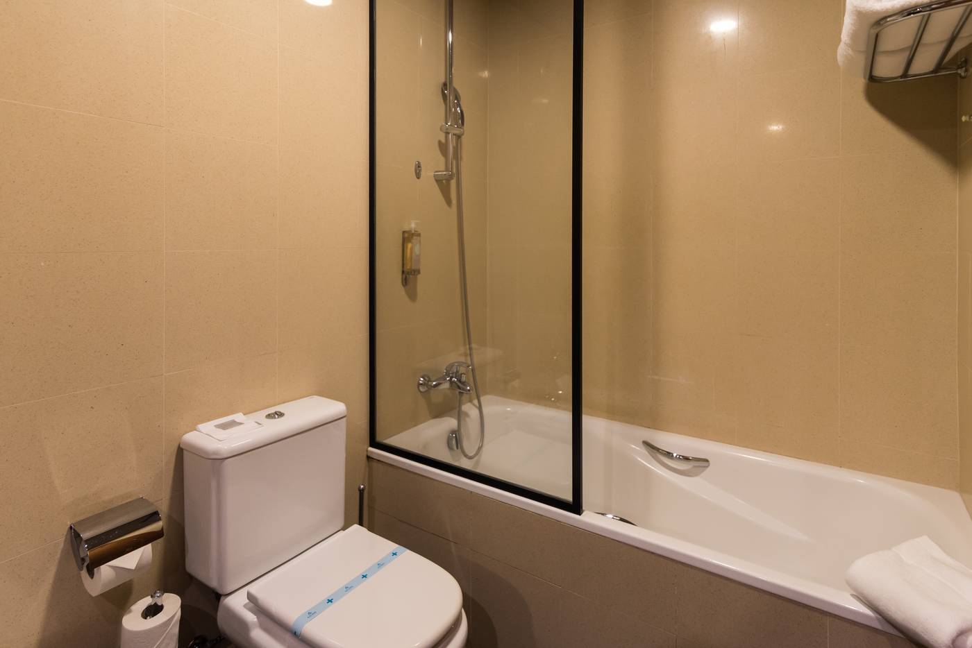 Azoris-Royal-Garden-Leisure---Conference-Hotel-Room-43