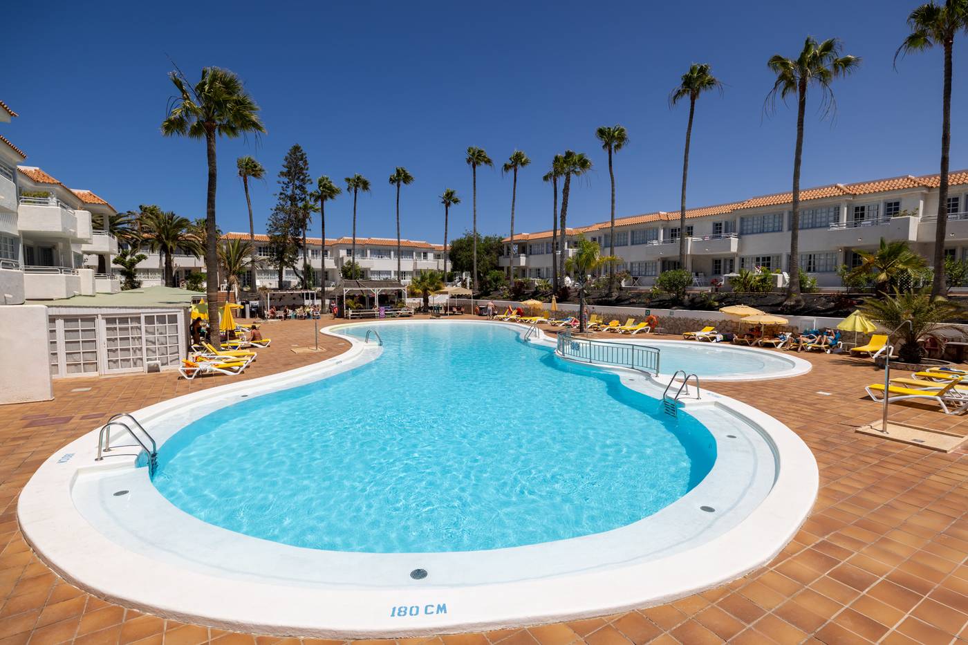 FuentePark-Apartamentos-Pool-1