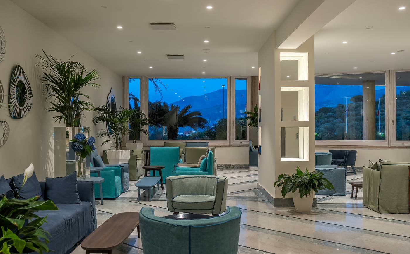 Grand-Hotel-Vesuvio-Lobby-34