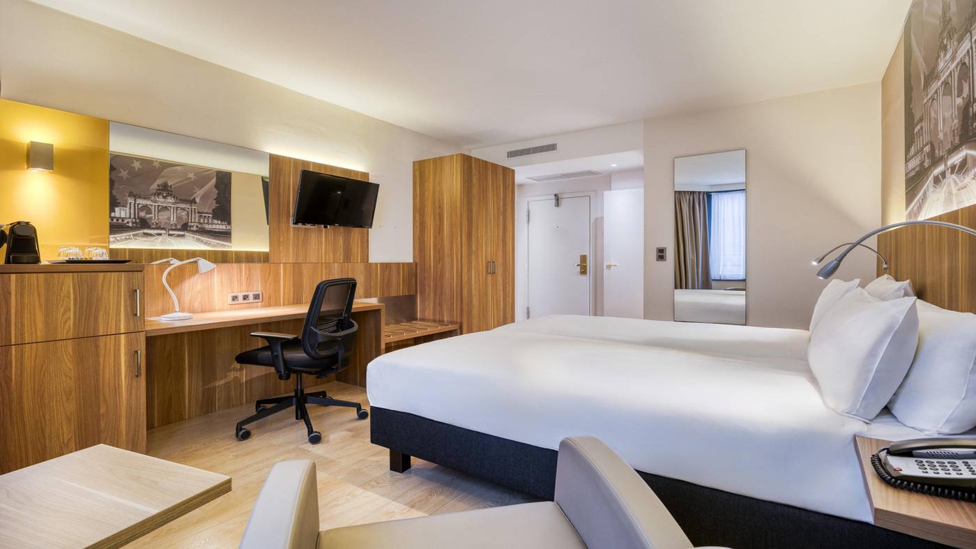 Holiday-Inn-Brussels-Schuman-Room-7