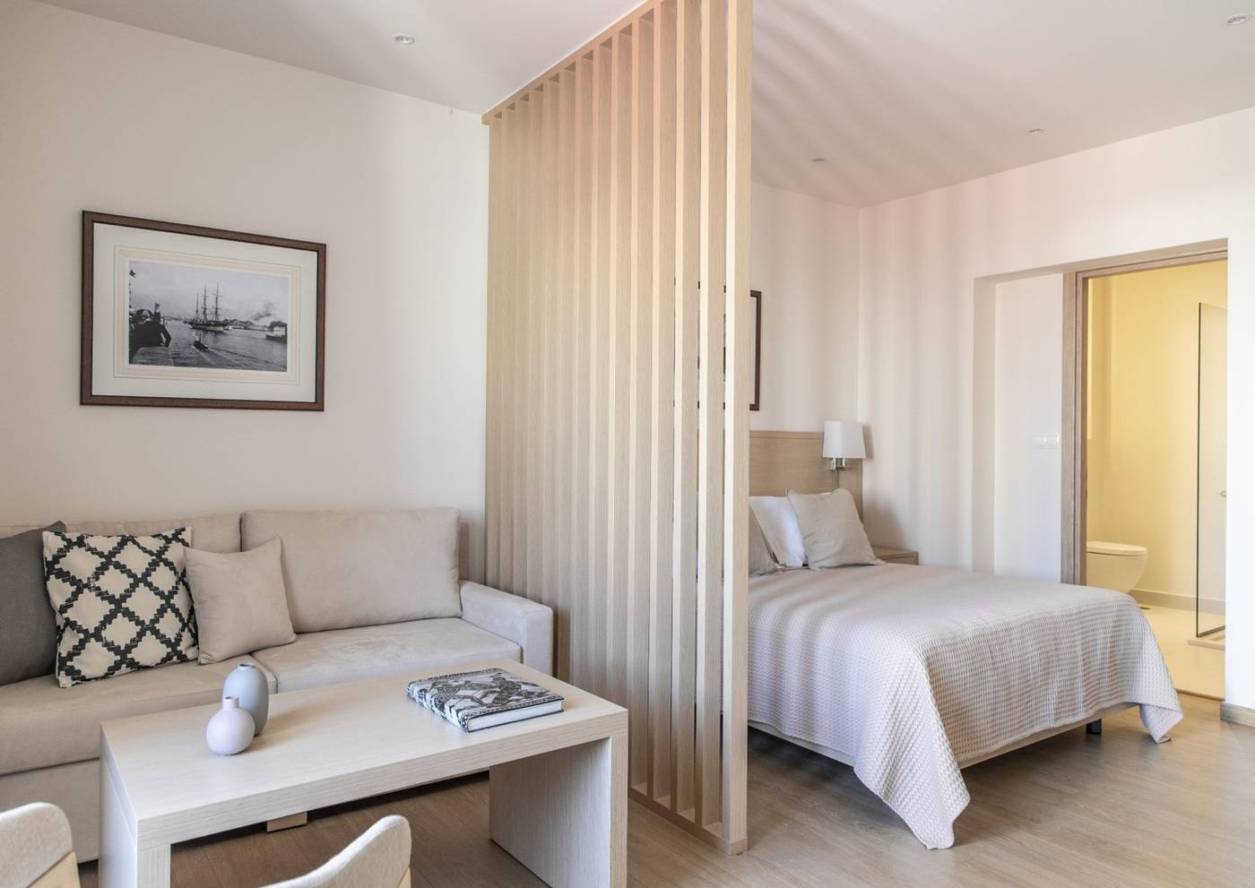 Gallery-Suites---Residences-Room-16