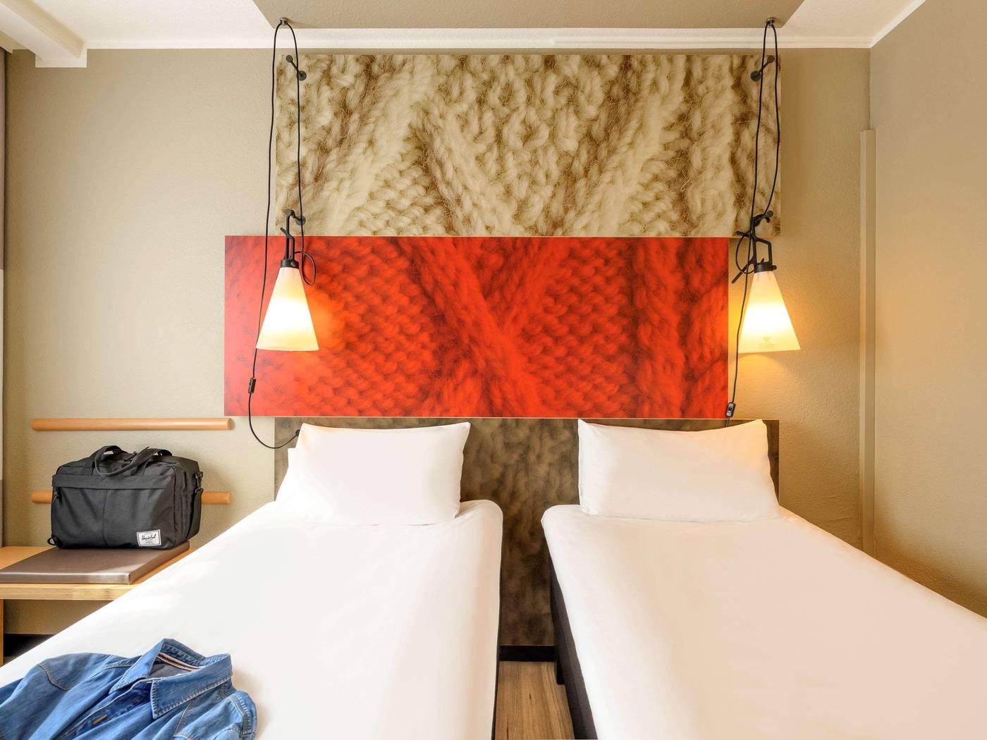 ibis-Amsterdam-Centre-Room-46