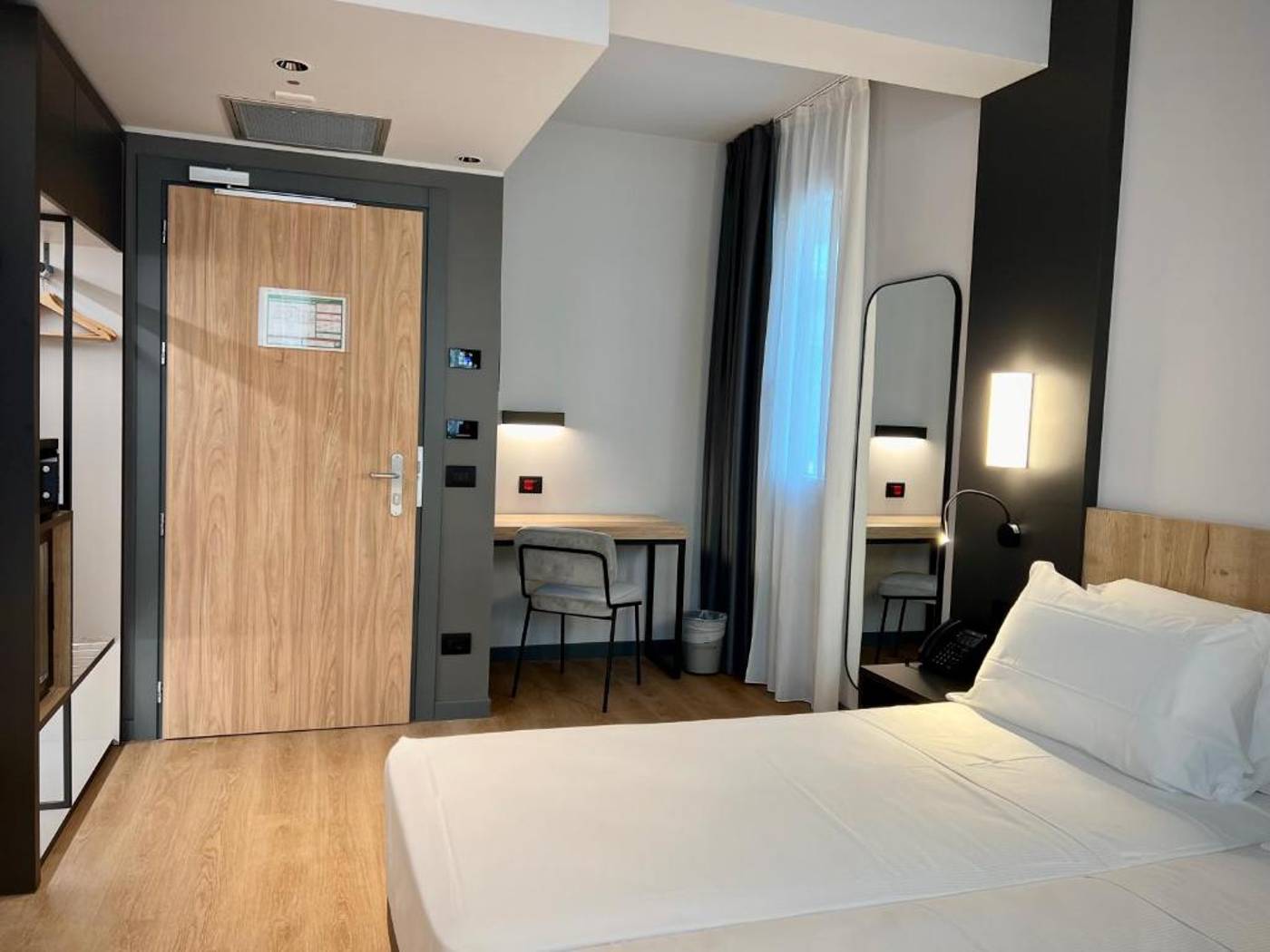 Hotel Leonessa Brescia-Italy-Brescia BS-Room-10