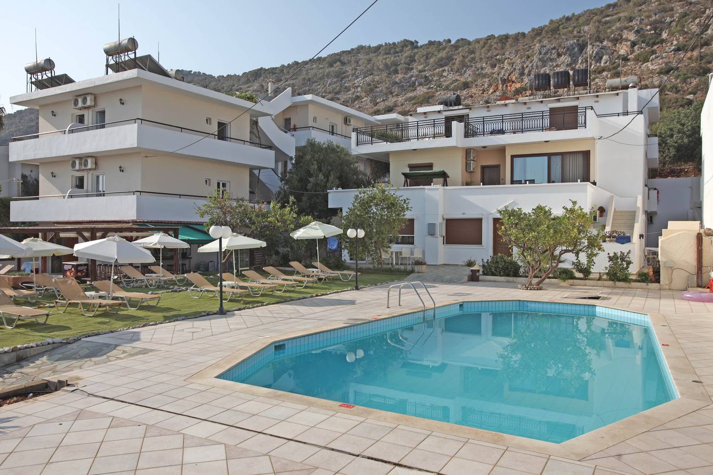 Iraklis-Apartments---Studios-Pool-1