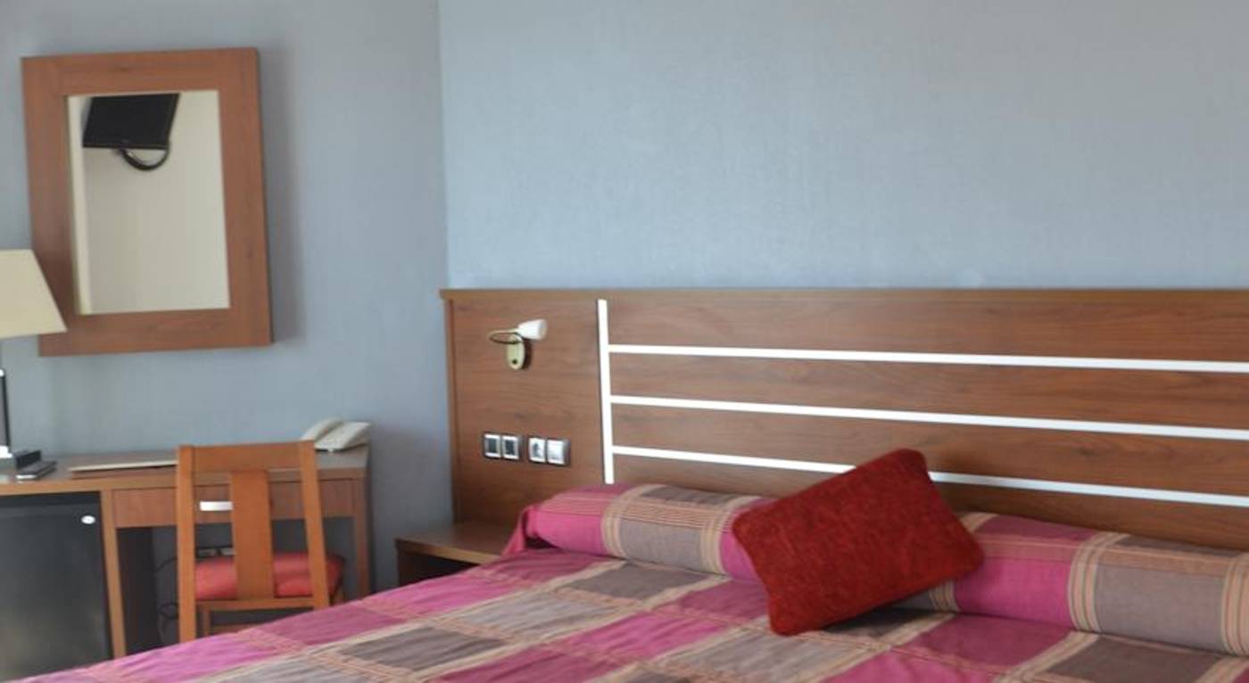 La-Familia-Gallo-Rojo-Room-11