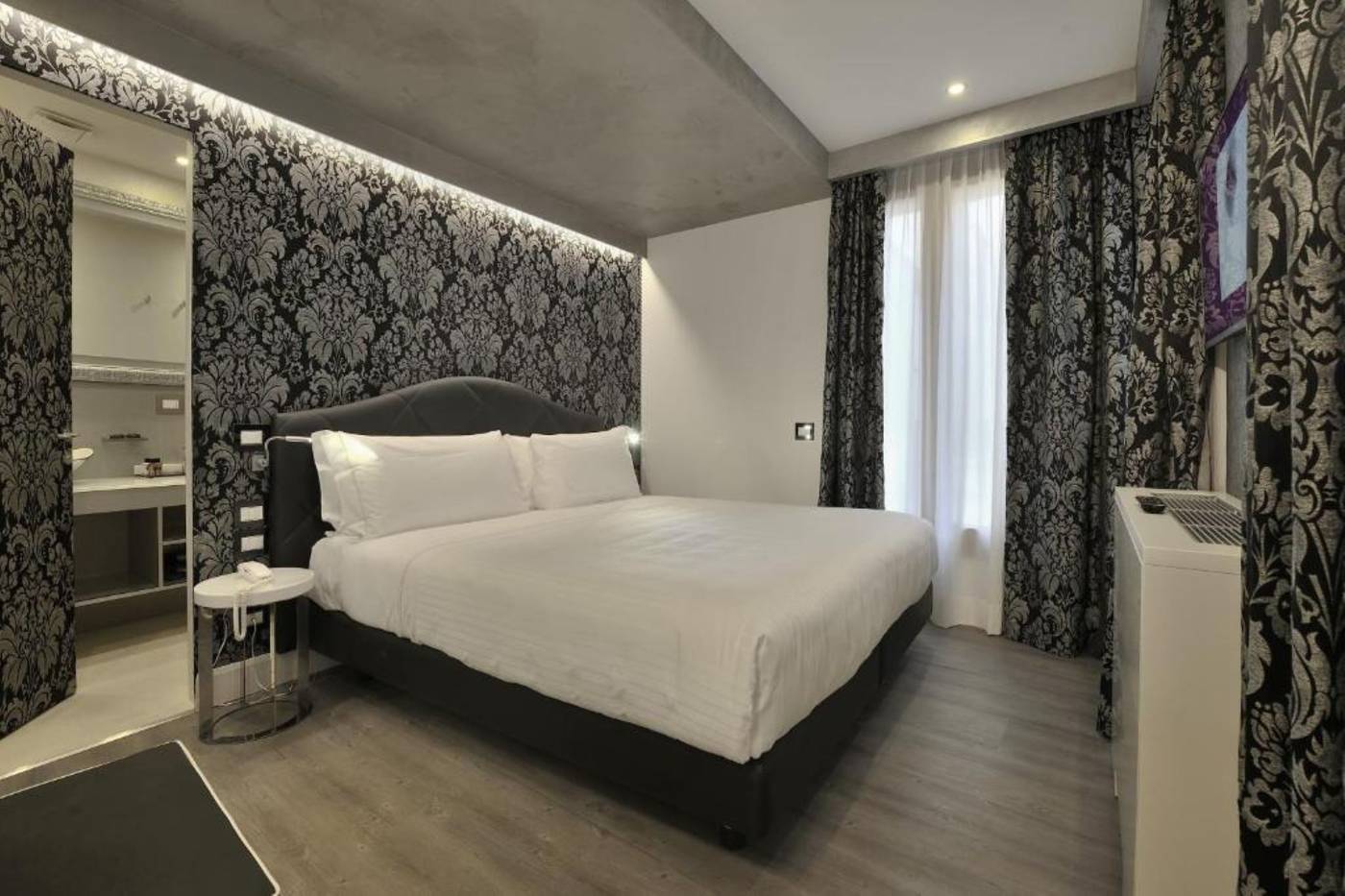 Al-Theatro-Palace-Room-17