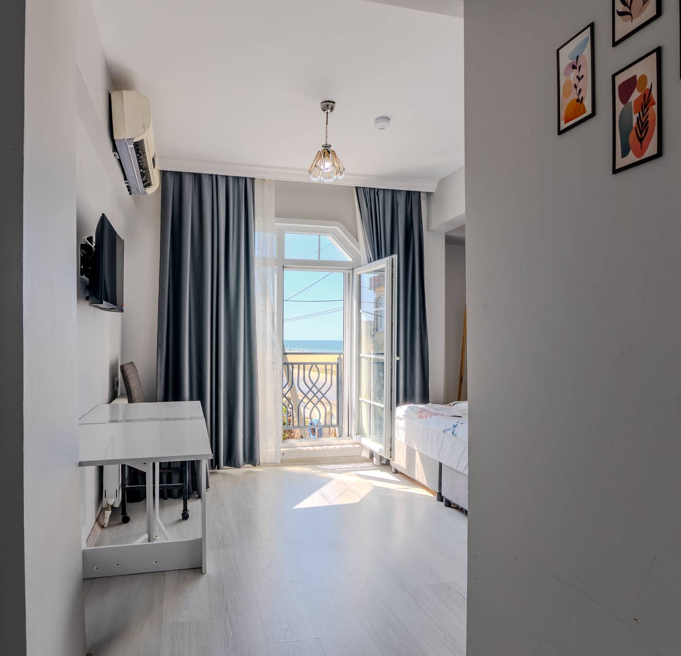 Airport-Black-Sea-Hotel---Restaurant-Room-7