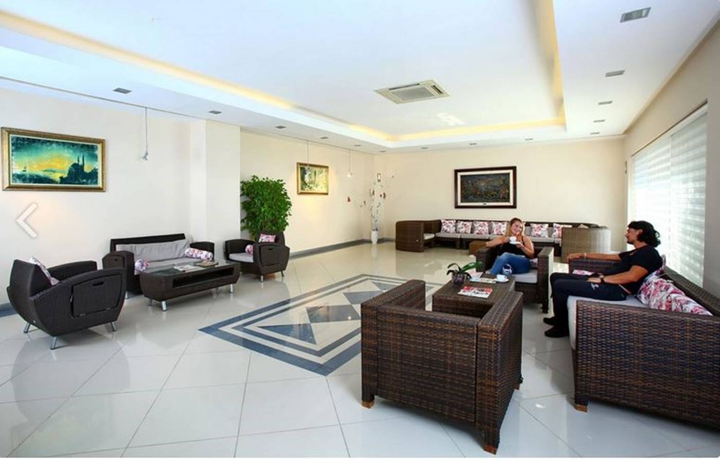 Club-Forever-Lobby-15
