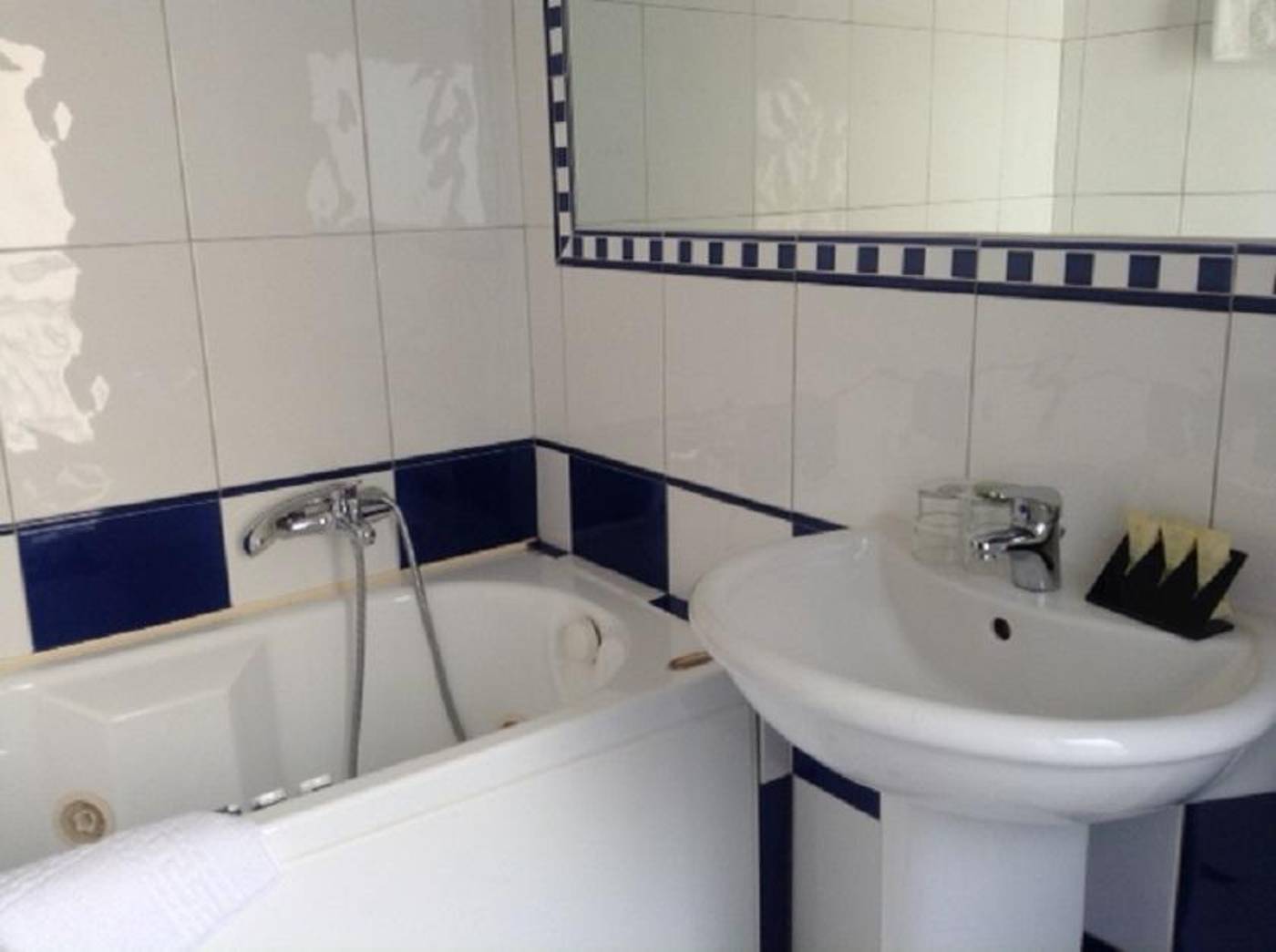 Hotel London-France-PARIS-Room-5