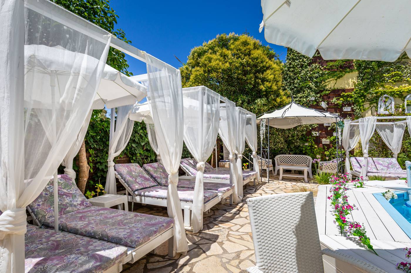 V-A--Boutique-Apartments-and-Suites-Pool-14