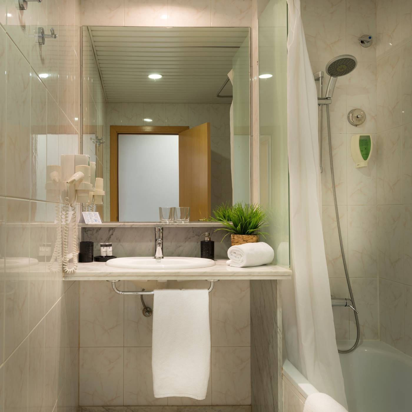 Alexandra-Aparthotel-Room-24