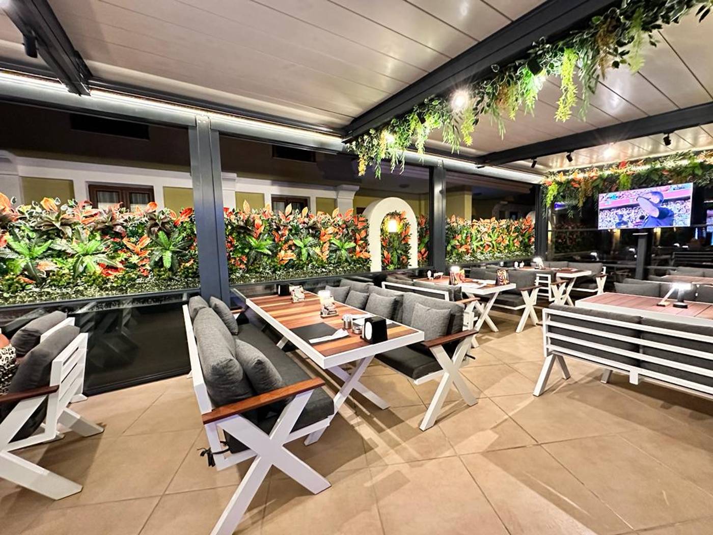 Club-Karakas-Restaurant-60