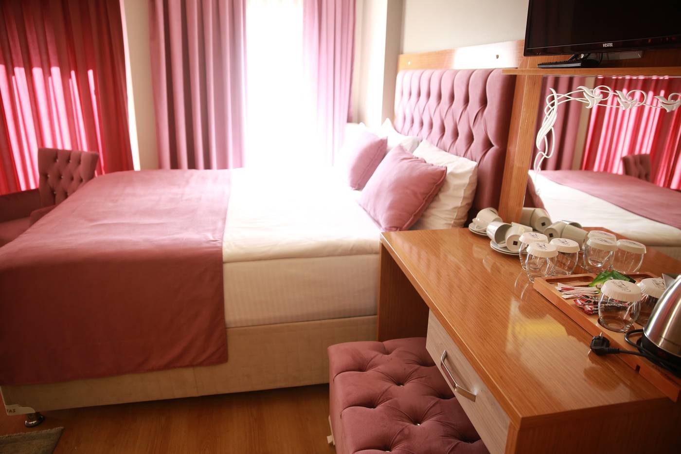 Black-Pearl-Hotel-Room-15