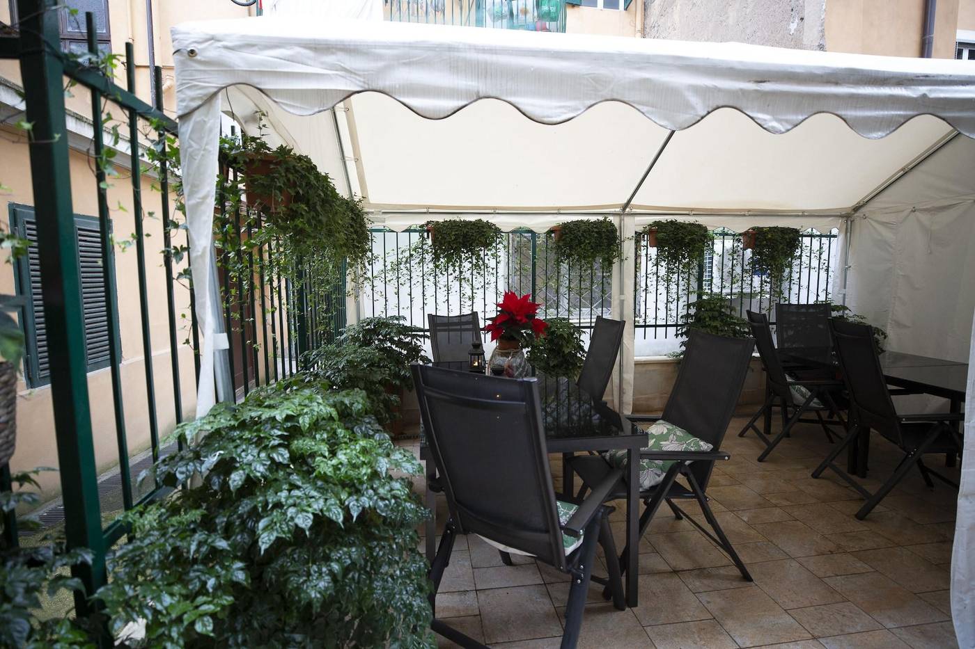 Flatinrome-Trastevere-Deluxe-Rooms-Terrace-1