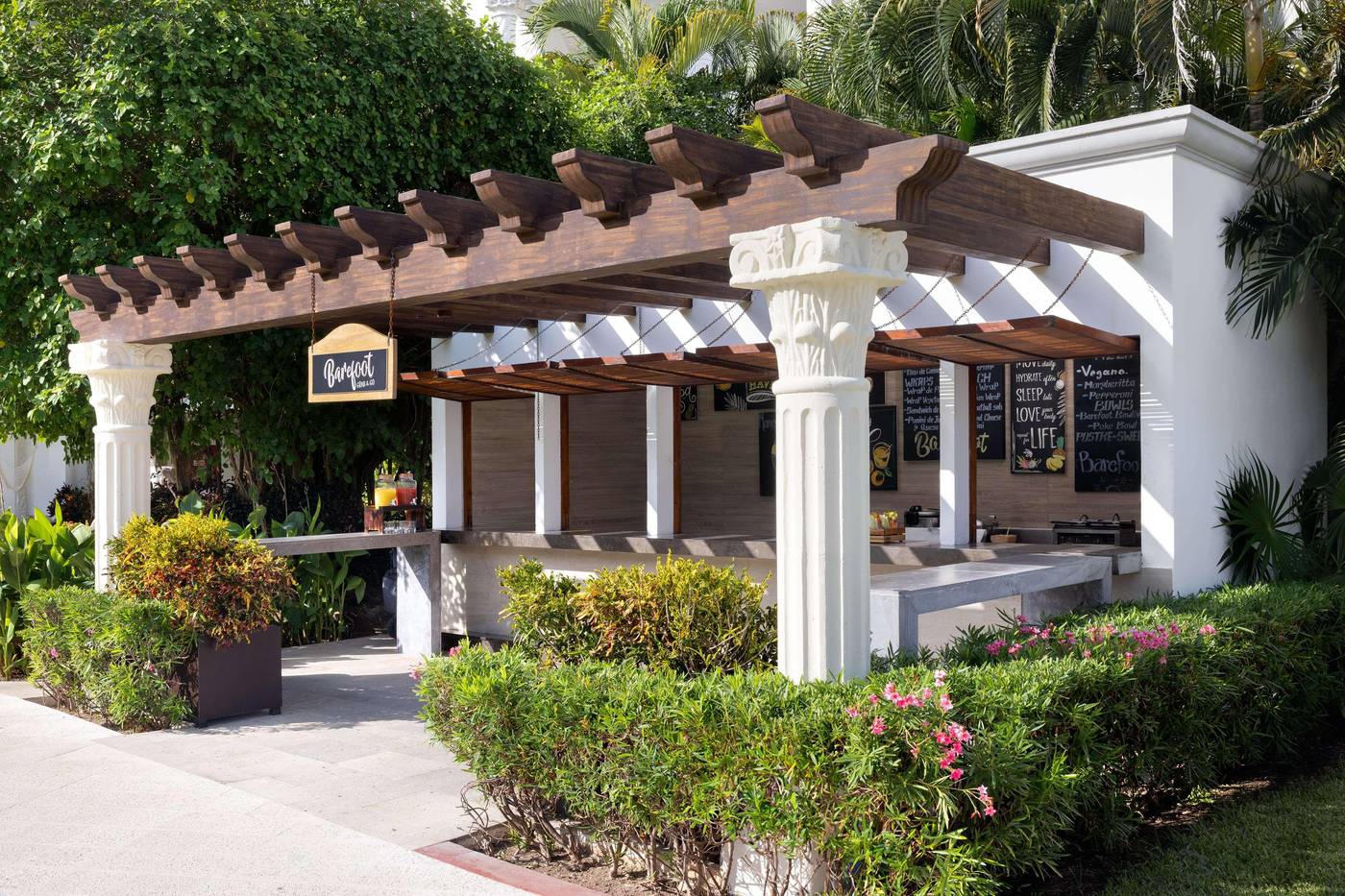 Hilton-Playa-del-Carmen-All-inclusive--The-Royal--Bar-12