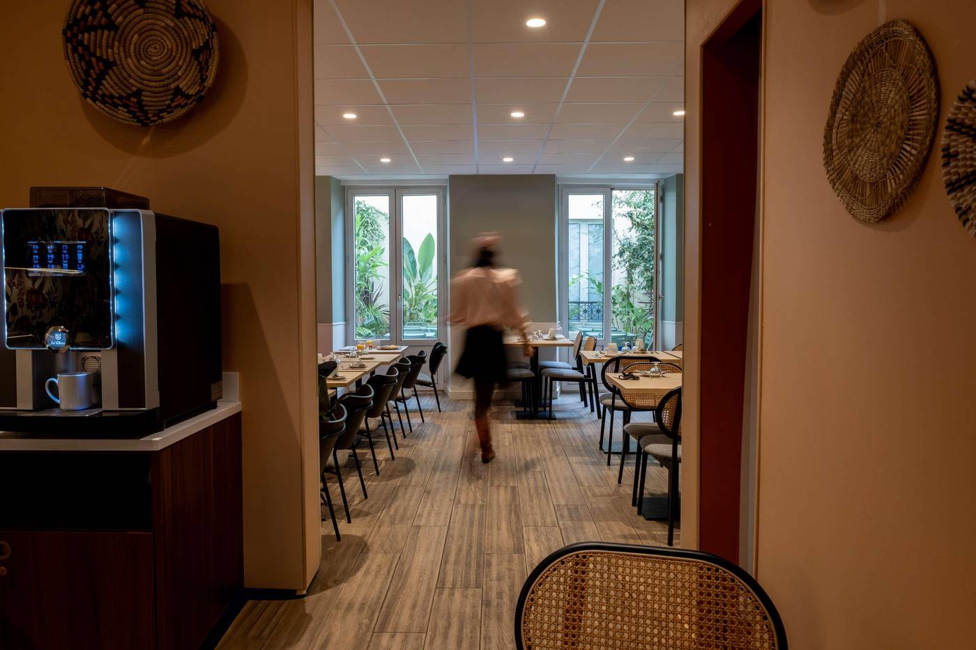 Kyriad-Par----s-10---Canal-Saint-Martin--R----publique-Restaurant-25