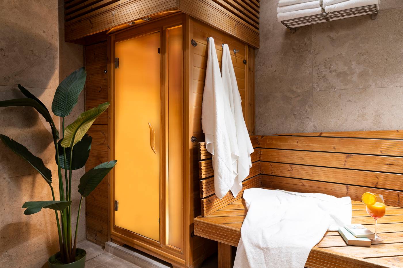 Bo18-Superior-Hotel-Pool-61