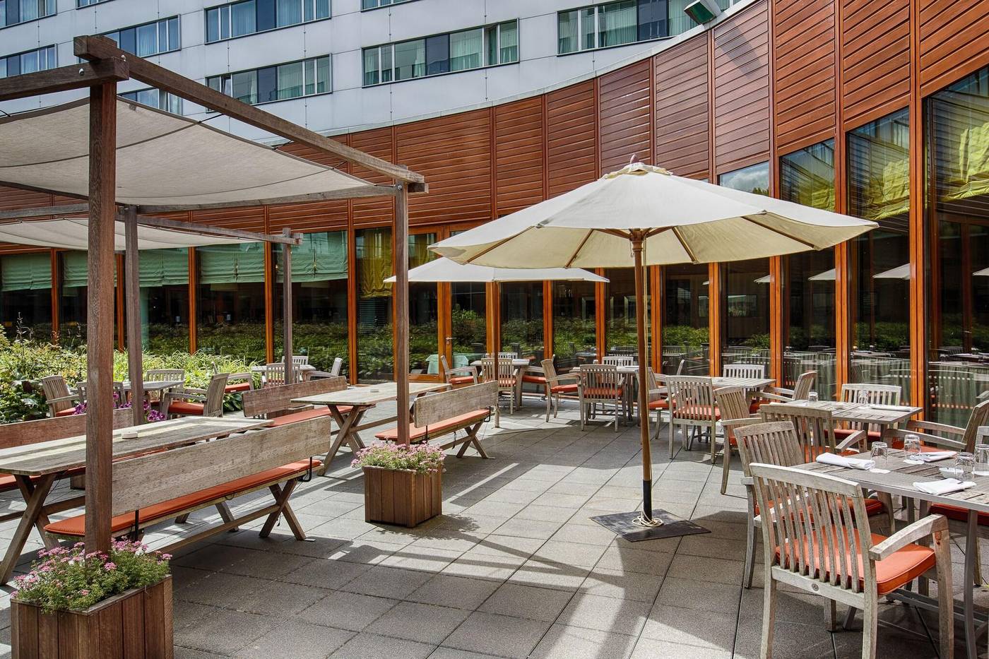 Steigenberger-Amsterdam-Airport-Bar-38