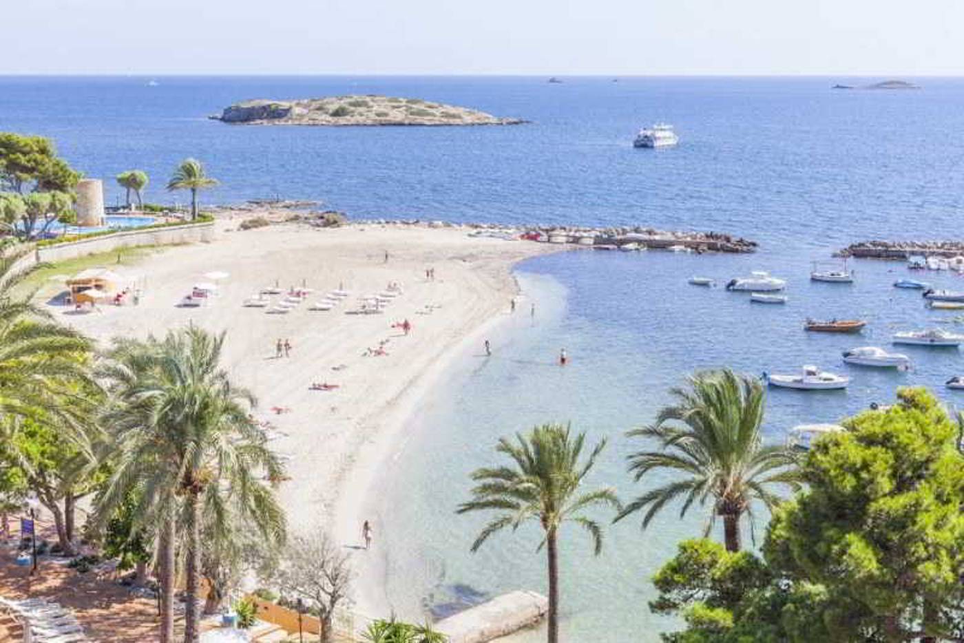 The-Ibiza-Twiins-Beach-69