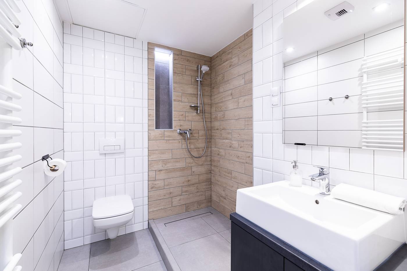 Vagabond-Broadway-Room-42