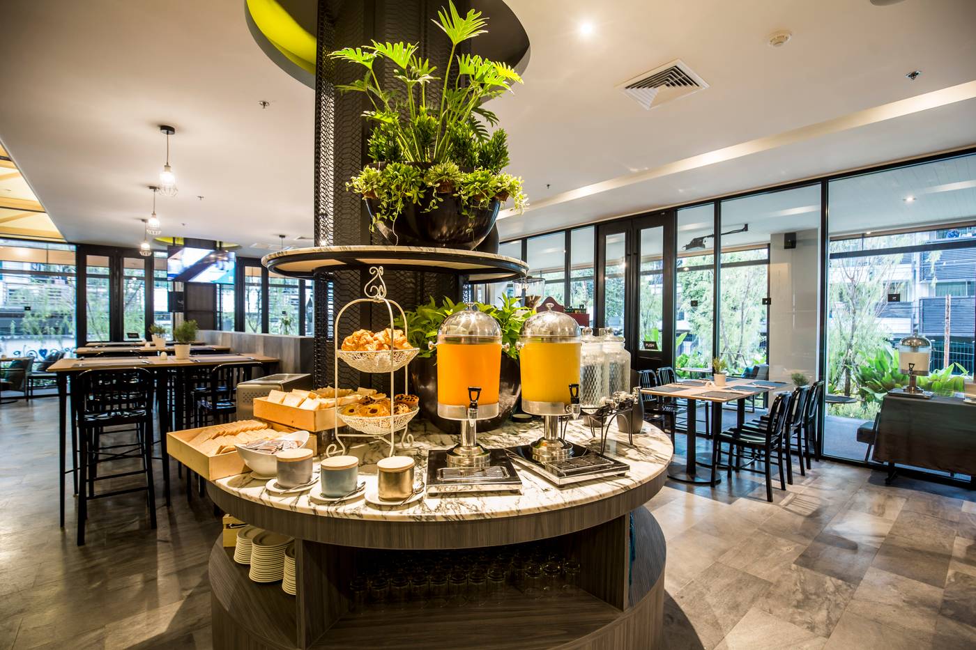 Cross-Vibe-Bangkok-Sukhumvit-Restaurant-16