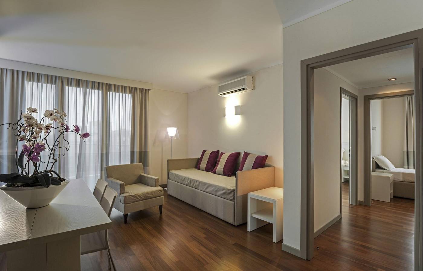 Ramada-Plaza-Milano-Hotel-Room-27