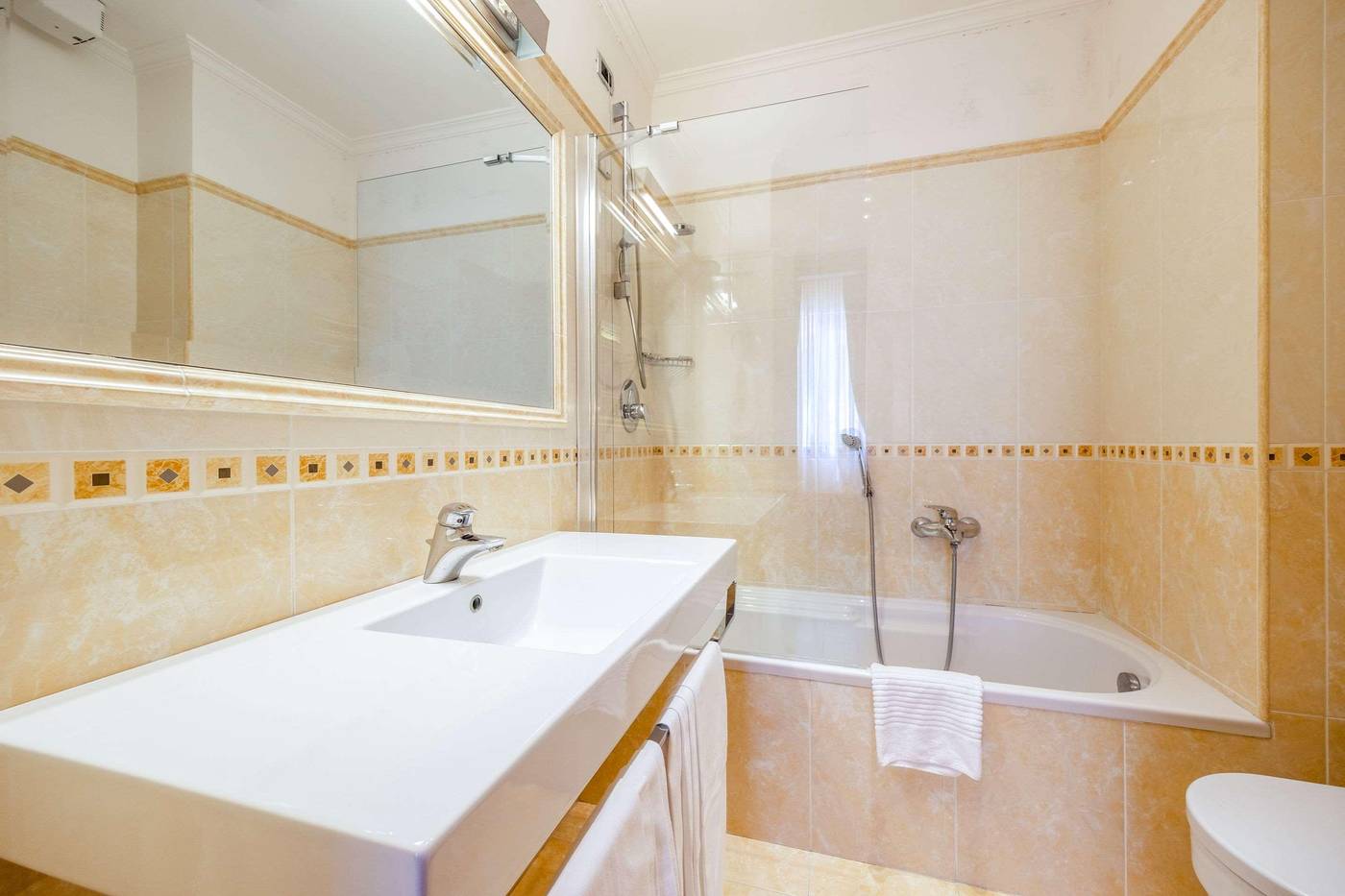 Clarion-Collection-Hotel-Principessa-Isabella-Room-26