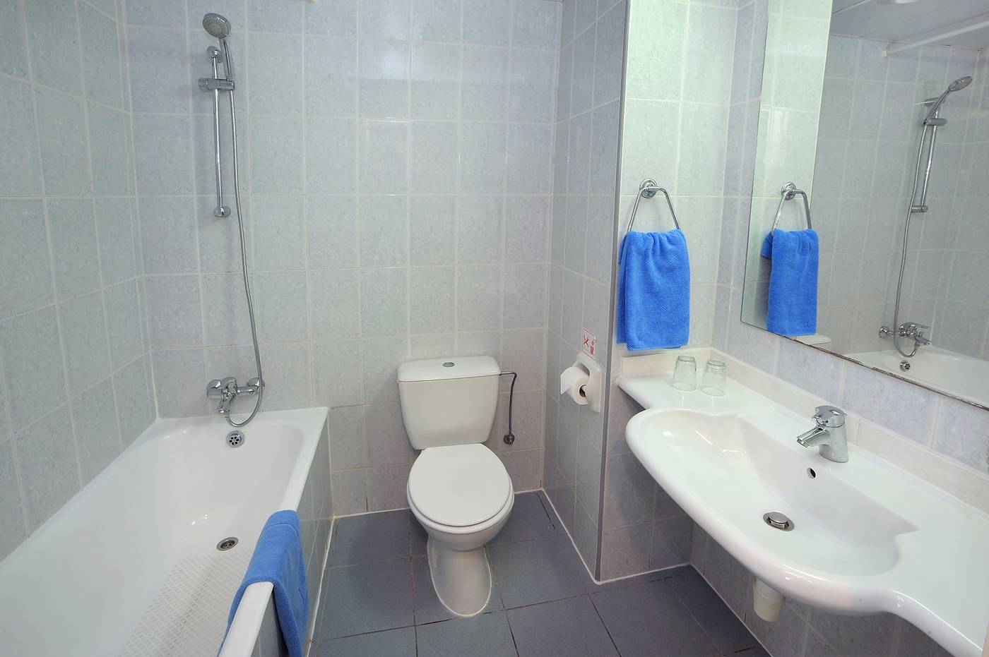 Nissiana-Hotel-and-Bungalows-Room-32