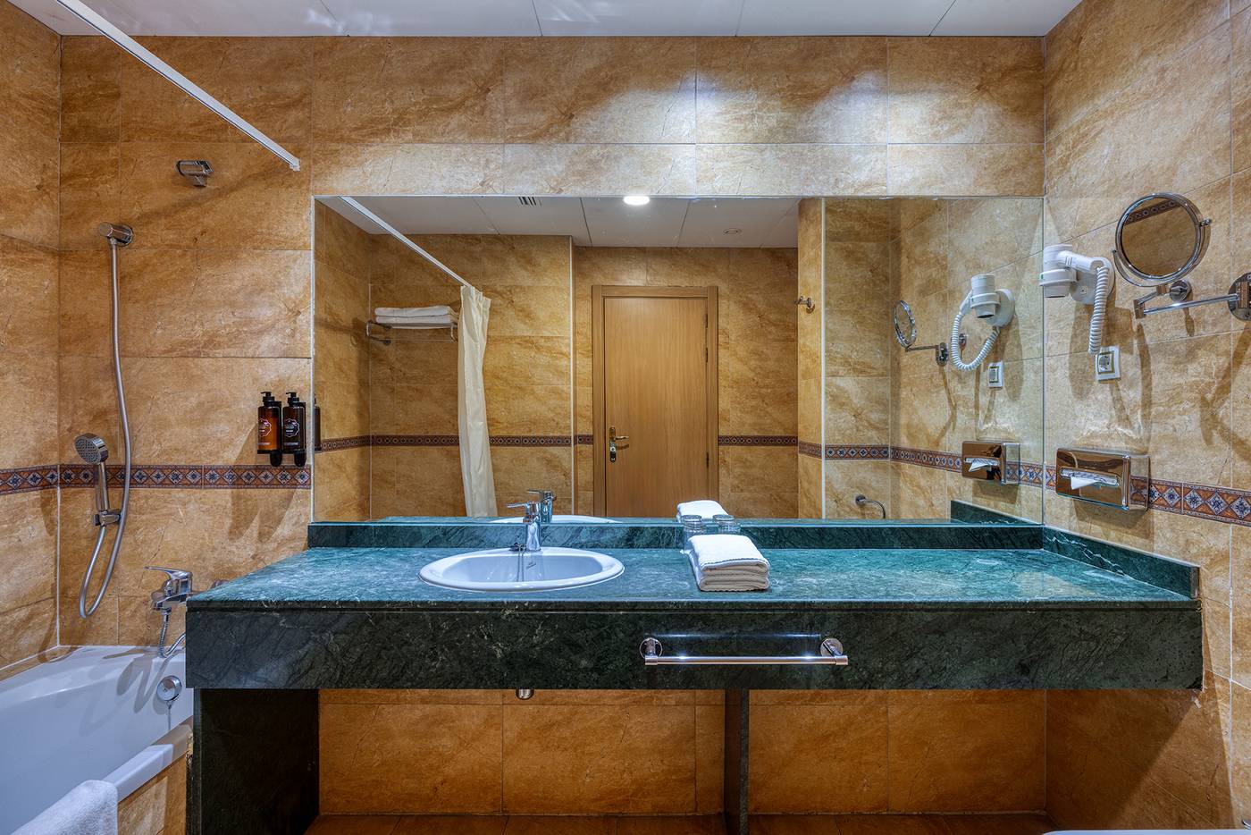 Spa-Senator-Cadiz-Room-13