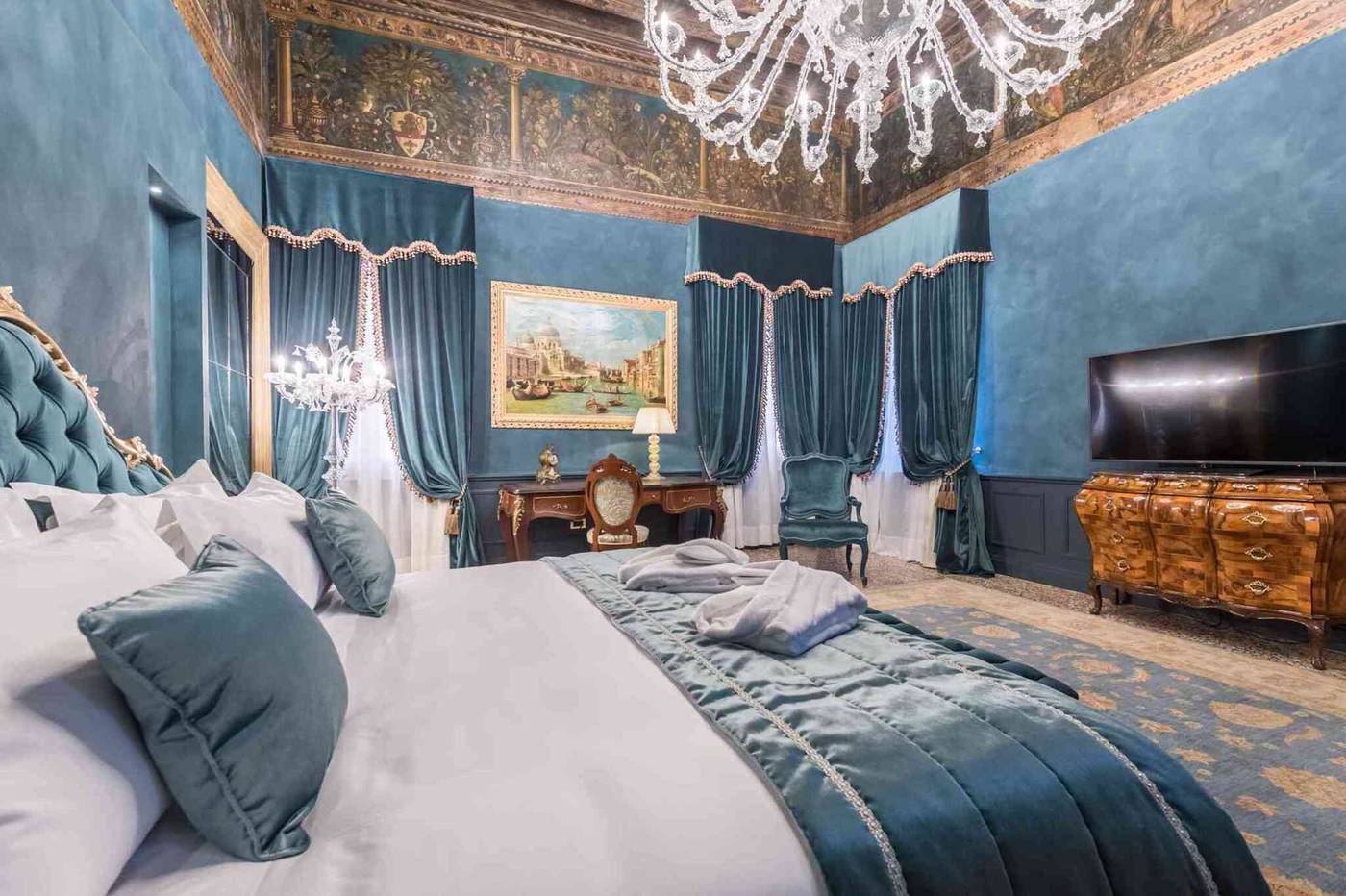 Nani-Mocenigo-Palace-Room-46