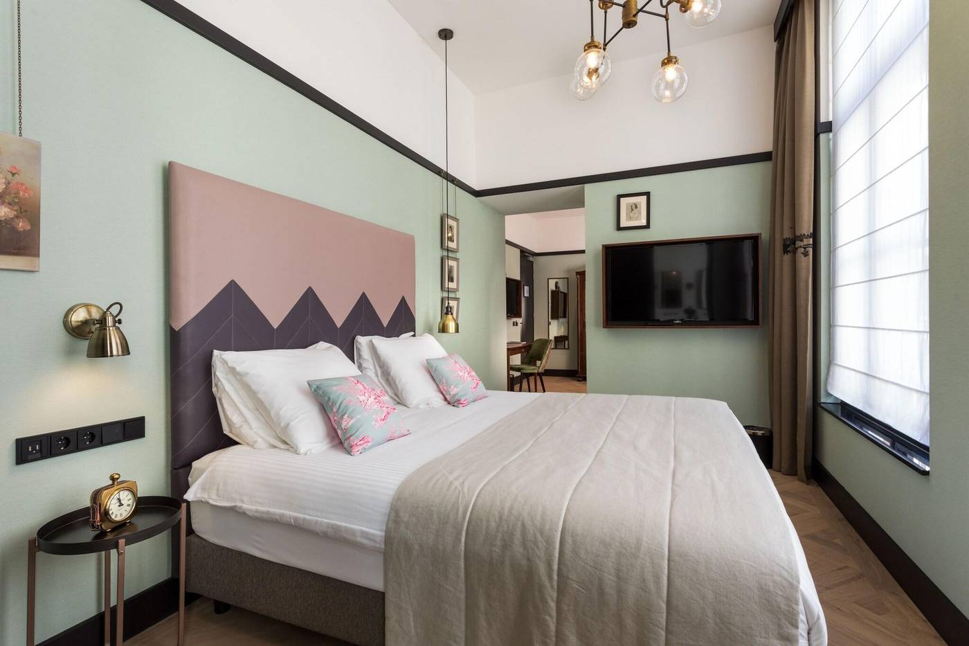 The-Hendrick-S-Hotel-Room-3